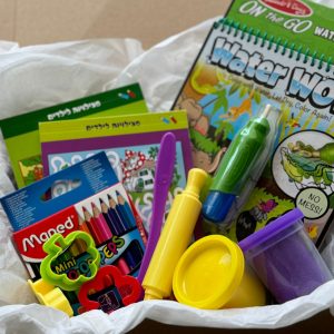 ערכת נסיעות עם פעילויות לילדים